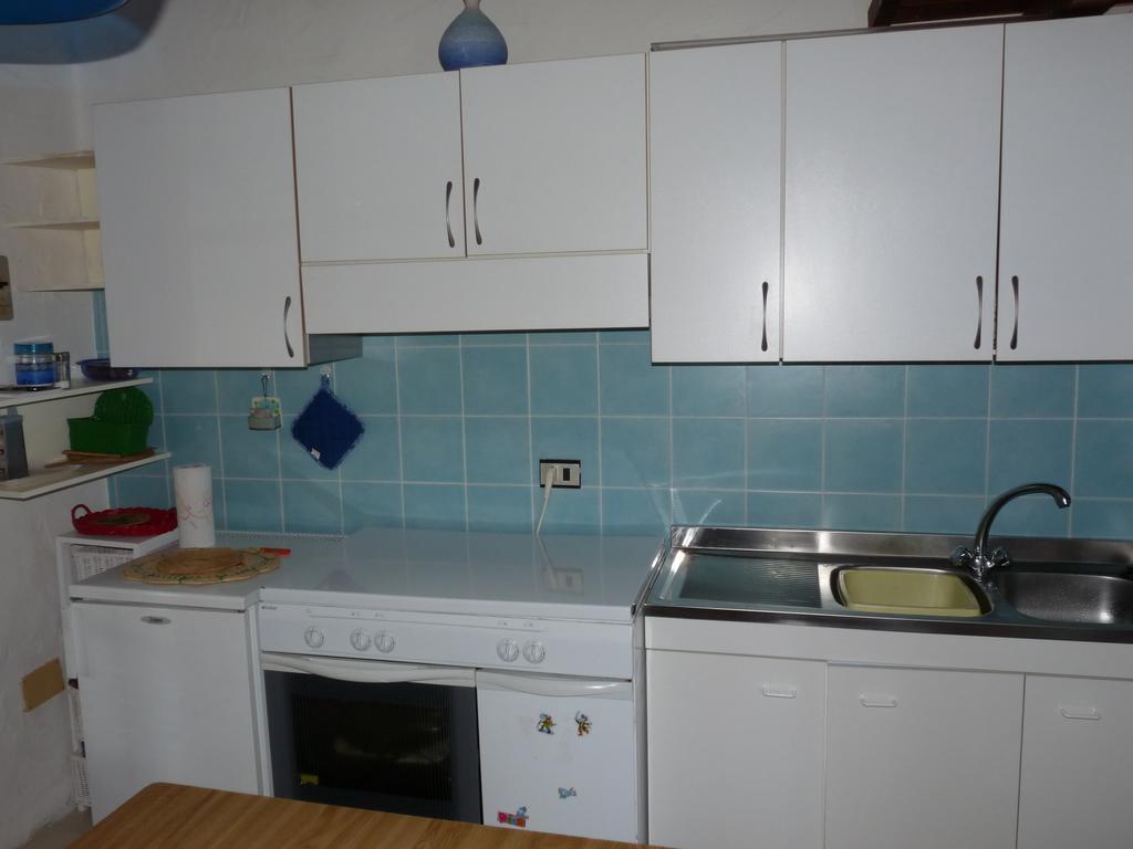 Ferienwohnung Monolocale San Teodoro Zimmer foto